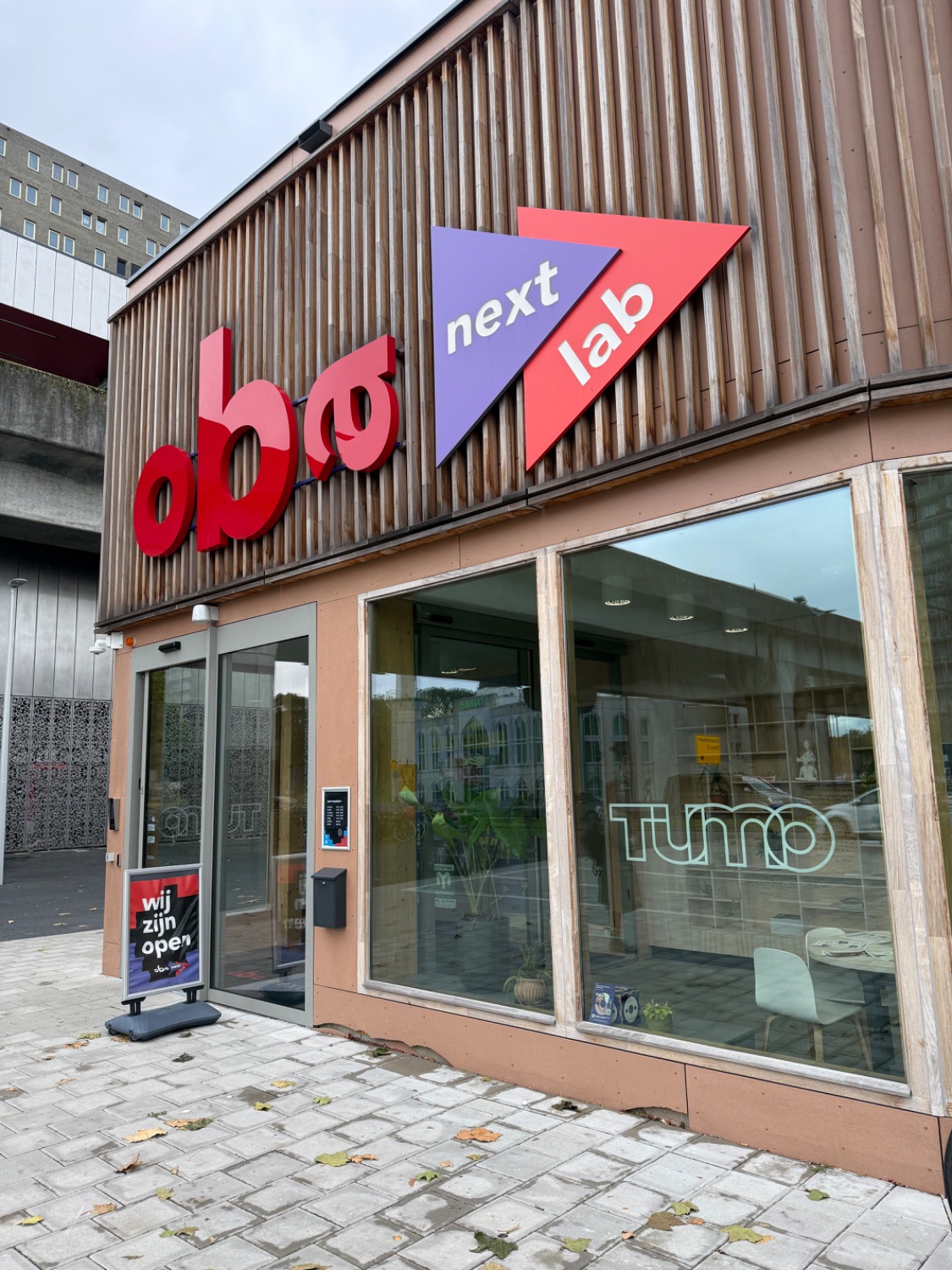 Fațada centrului OBA-Next Lab din Amsterdam Sud-Est